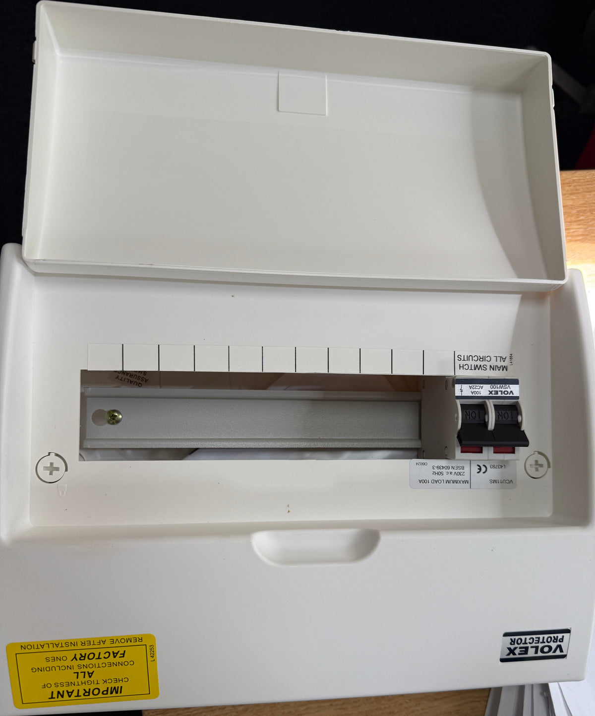 Volex Protector VCU11MS - 11 Way Consumer Unit (Plastic) — PU ...