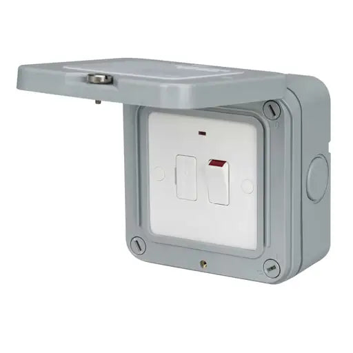 BG Storm Weatherproof Single Switched Spur WP53